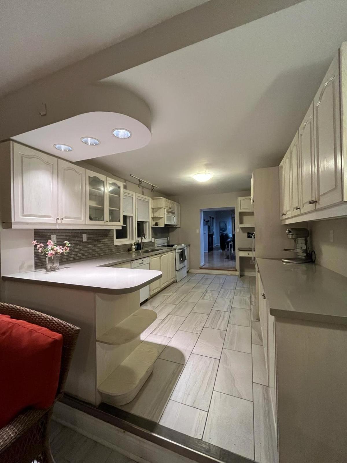 Super Deluxe Private Next To Toronto P2c Homestay