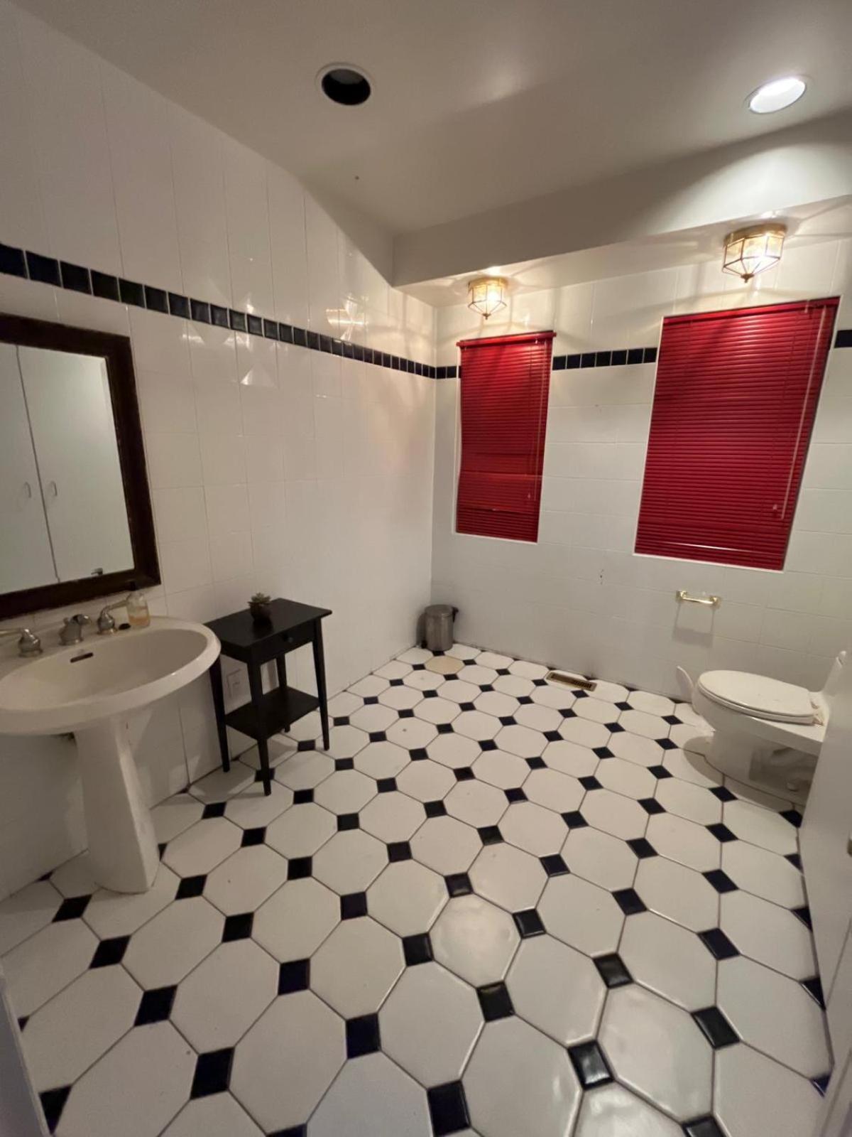 Super Deluxe Private Next To Toronto P2c * Pickering