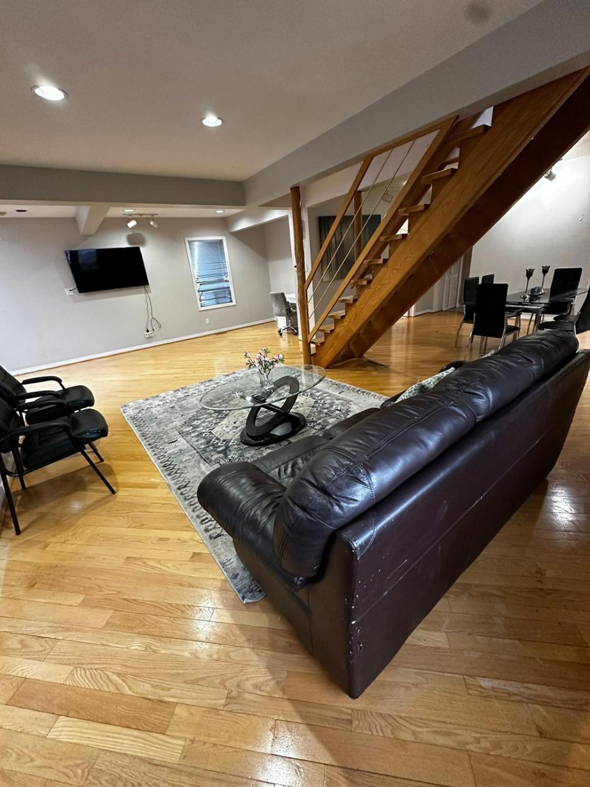 Super Deluxe Private Next To Toronto P2c Homestay Pickering